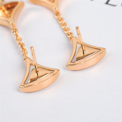High Quality Luxury Bottega Veneta White Shell Fan Earrings product detail