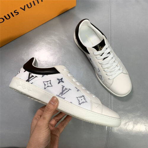 High Quality Luxury Louis Vuitton Mens Sneakers – Style 77667