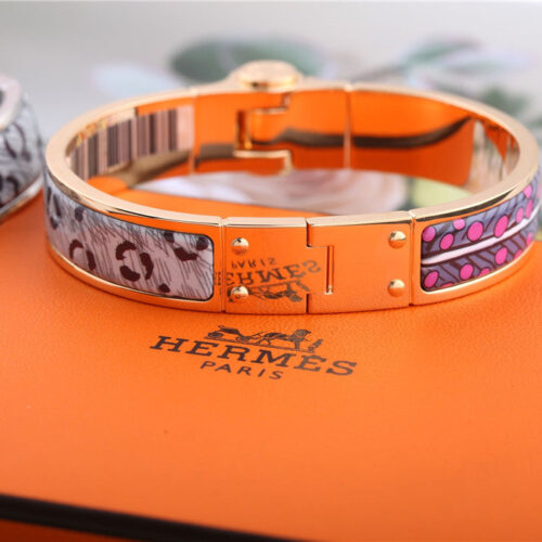High Quality Luxury Hermes Leaf Hinge Bracelet alternate view