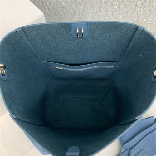 High Quality Luxury Celine Seau Sangle Bag – Style 24889 product detail