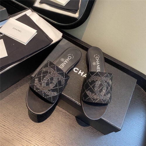 High Quality Luxury Chanel Pearl Slippers Black alternate view