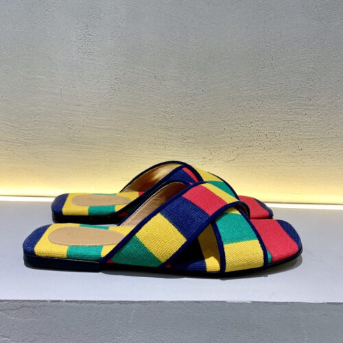 High Quality Luxury Gucci Rainbow Slippers alternate view