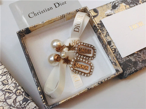 High Quality Luxury Dior Pearl Earrings – Style 50850 product detail