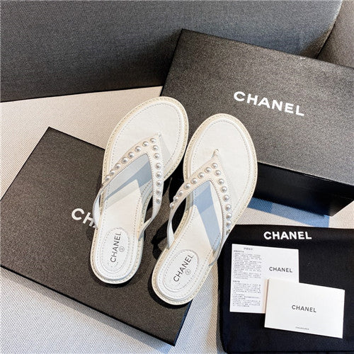 High Quality Luxury Chanel Pearl Flip-Flops alternate view