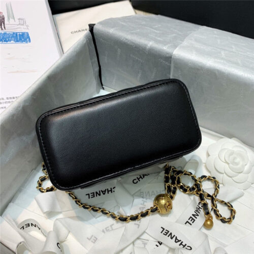 High Quality Luxury Chanel Classic Chain Cosmetic Bag alternate view