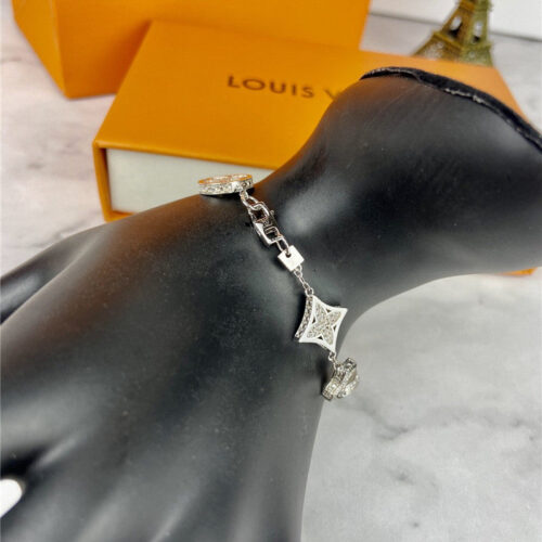 High Quality Luxury LV Full Diamond Bracelet product detail