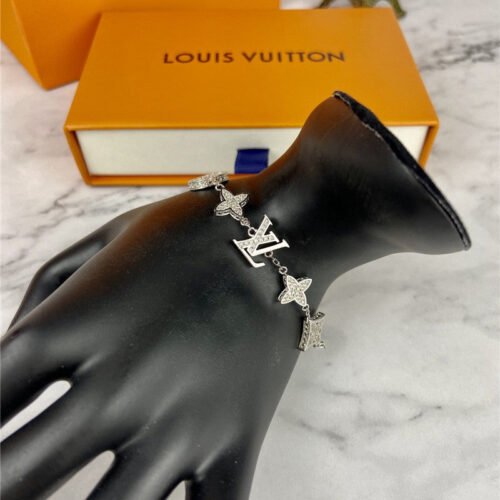 High Quality Luxury LV Full Diamond Bracelet product detail