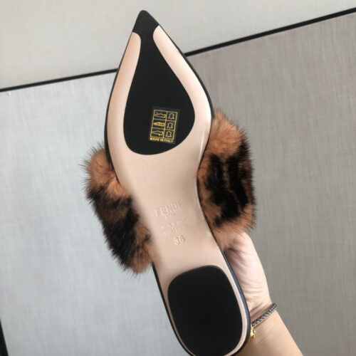 High Quality Luxury Fendi Pointed Mink Fur Flat Bottom Slippers product detail