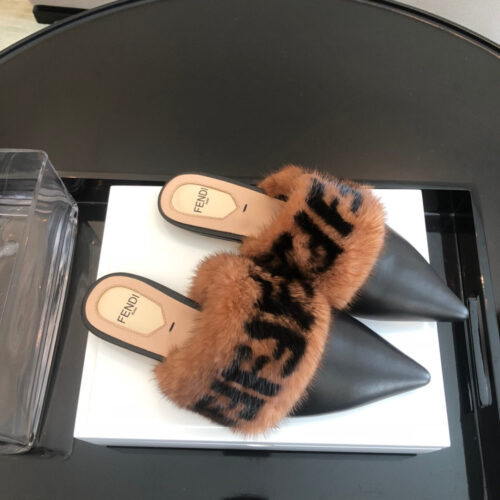 High Quality Luxury Fendi Pointed Mink Fur Flat Bottom Slippers