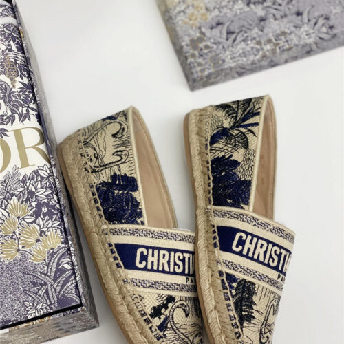 High Quality Luxury Dior Embroidered Sneakers product detail