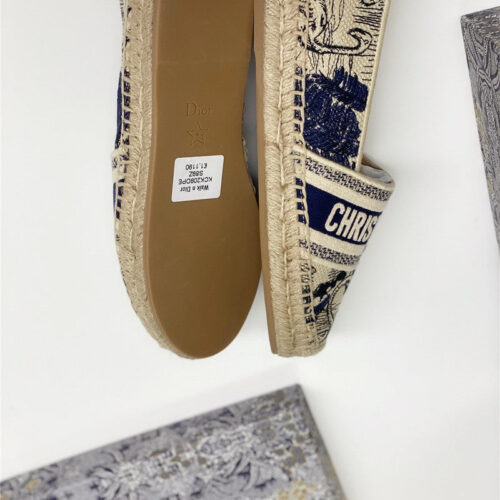 High Quality Luxury Dior Embroidered Sneakers product detail