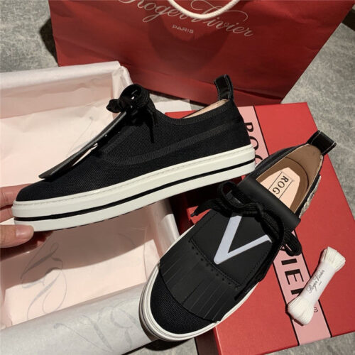 High Quality Luxury Roger Vivier Sneaker alternate view