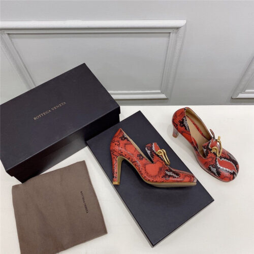 High Quality Luxury Bottega Veneta Round-Toe Heels alternate view