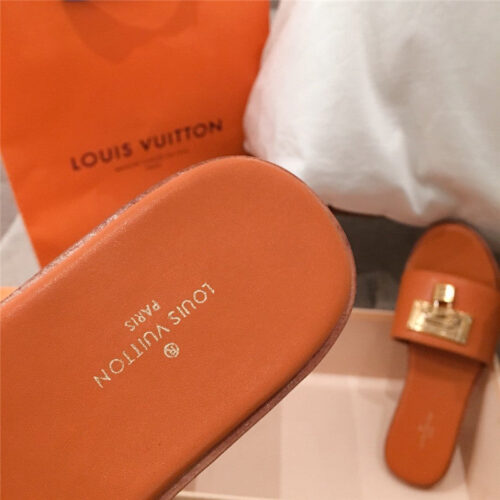 High Quality Luxury LV Lock Slippers – Style 17923 product detail