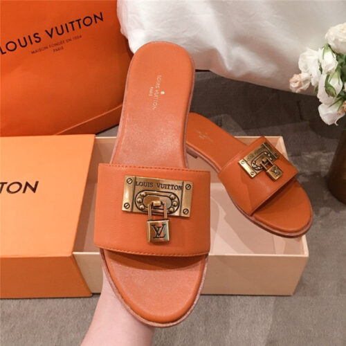 High Quality Luxury LV Lock Slippers – Style 17923 product detail