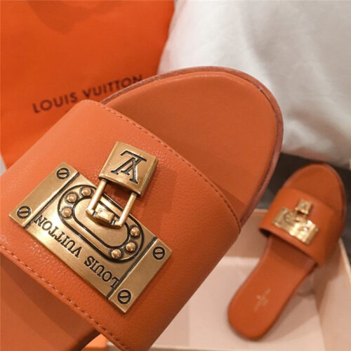High Quality Luxury LV Lock Slippers – Style 17923 product detail