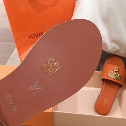 High Quality Luxury LV Lock Slippers – Style 17923 product detail