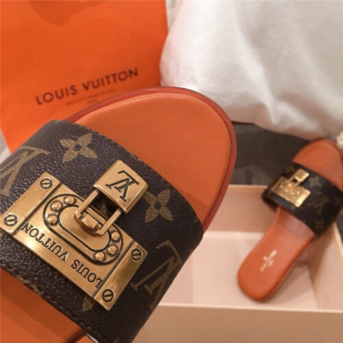 High Quality Luxury LV Lock Slippers product detail