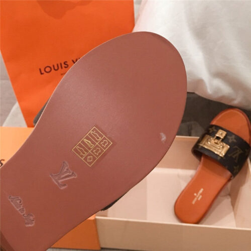 High Quality Luxury LV Lock Slippers product detail