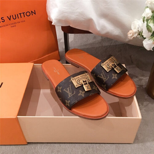 High Quality Luxury LV Lock Slippers