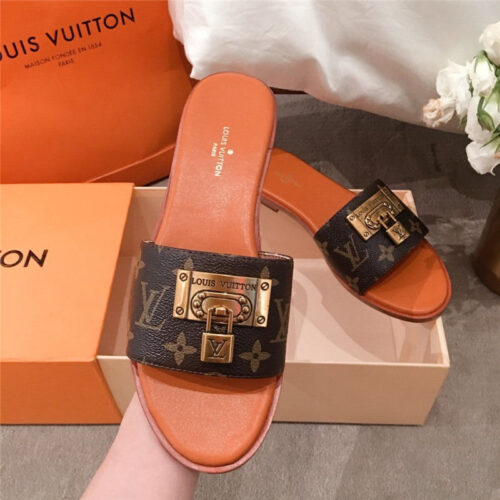 High Quality Luxury LV Lock Slippers product detail