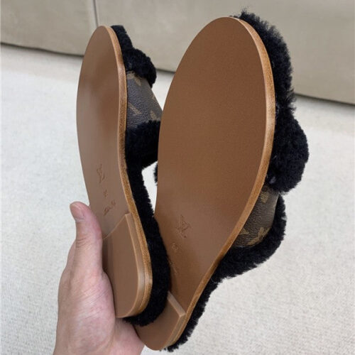 High Quality Luxury LV Wool Slippers Shoes product detail
