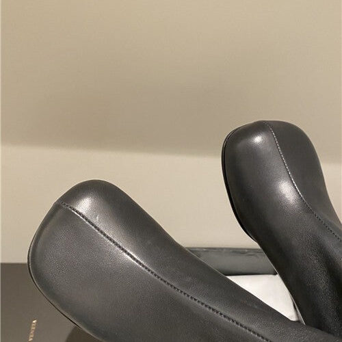 High Quality Luxury Bottega Veneta Laville Calfskin Booties Shoes – Style 29798 product detail