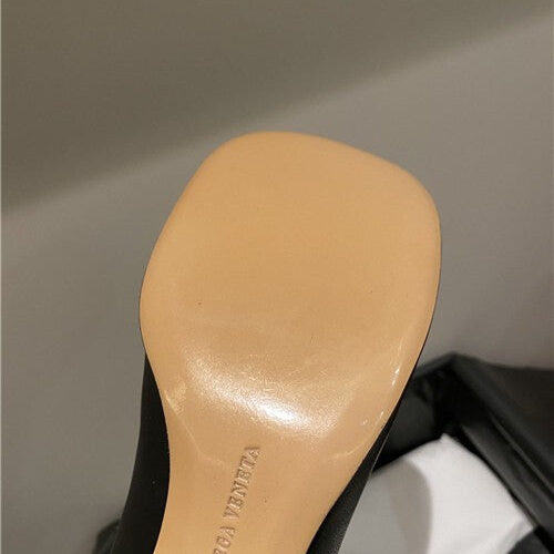 High Quality Luxury Bottega Veneta Laville Calfskin Booties Shoes – Style 29798 product detail