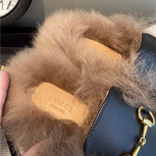 High Quality Luxury Gucci Furry Slippers Shoes – Style 64403 product detail