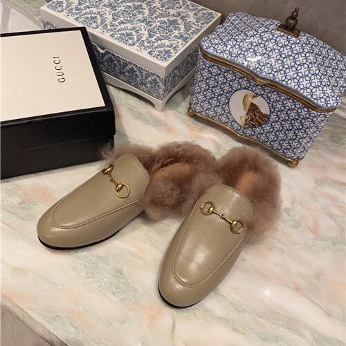 High Quality Luxury Gucci Furry Slippers Shoes – Style 31635 product detail