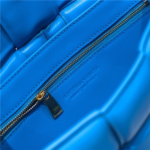 High Quality Luxury Bottega Veneta Padded Cassette Bag – Style 30094 product detail