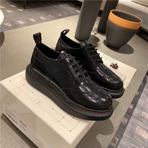 High Quality Luxury Alexander McQueen Oversize Sneaker alternate view