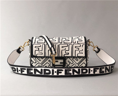 High Quality Luxury Fendi Iconic Baguette Bag – Style 32455 alternate view