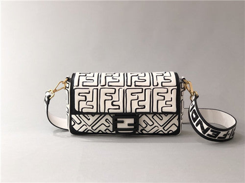 High Quality Luxury Fendi Iconic Baguette Bag – Style 32455