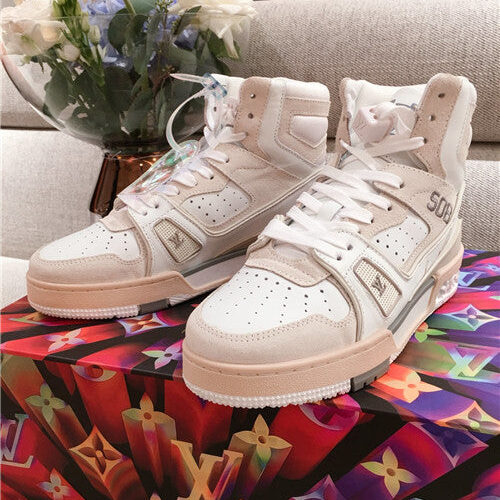 High Quality Luxury Louis Vuitton Sneaker alternate view