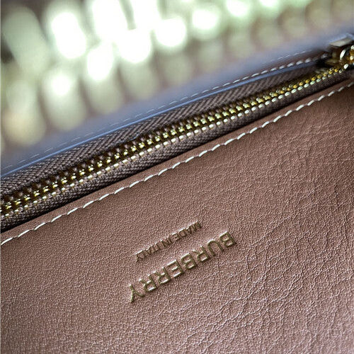 High Quality Luxury Burberry Title Bag – Style 42469 product detail