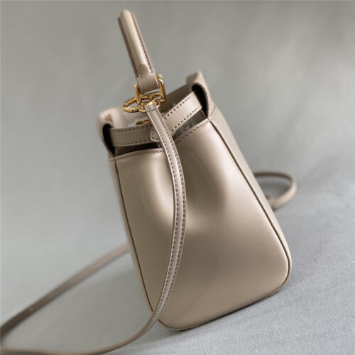 High Quality Luxury Fendi Peekaboo Sheepskin Bag product detail