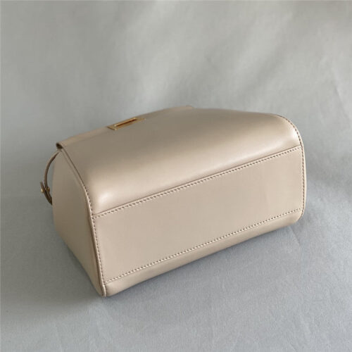 High Quality Luxury Fendi Peekaboo Sheepskin Bag product detail
