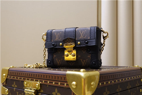 High Quality Luxury Louis Vuitton Essential Trunk Monogram Bag – Style 47438