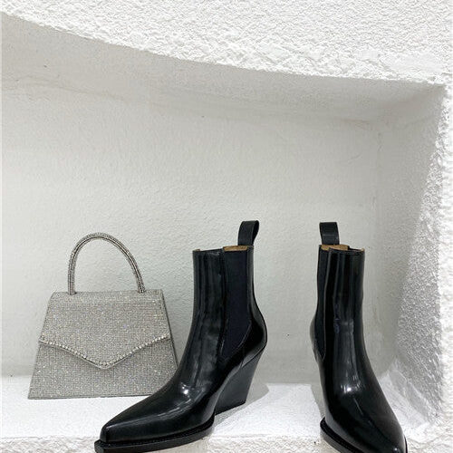 High Quality Luxury Bottega Veneta Pointed Boots – Style 82790 product detail