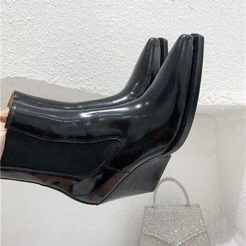 High Quality Luxury Bottega Veneta Pointed Boots – Style 82790 product detail