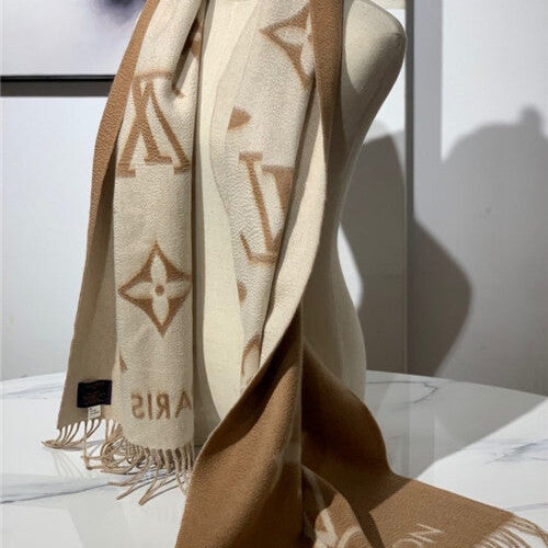 High Quality Luxury Louis Vuitton Scarf Scarves alternate view