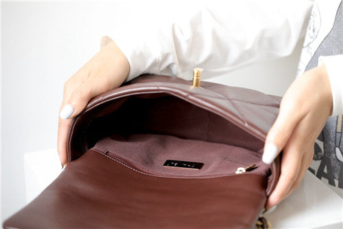 High Quality Luxury Chanel 19 Flap Bag – Style 46790 product detail