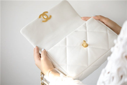 High Quality Luxury Chanel 19 Flap Bag White – Style 46815 product detail