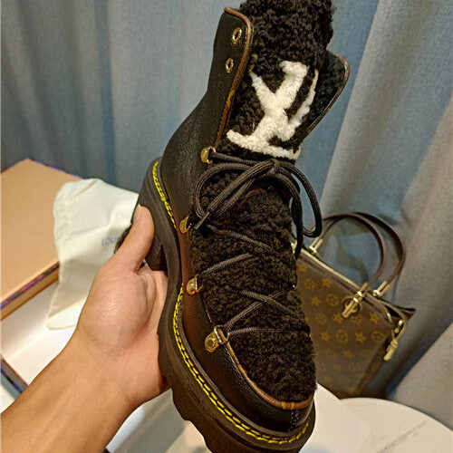 High Quality Luxury Louis Vuitton Hiking Boots alternate view