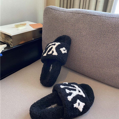 High Quality Luxury Louis Vuitton Wool Slippers – Style 08259 product detail