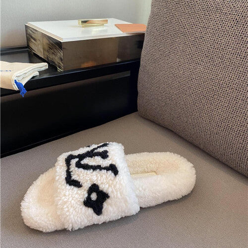 High Quality Luxury Louis Vuitton Wool Slippers – Style 65315 product detail