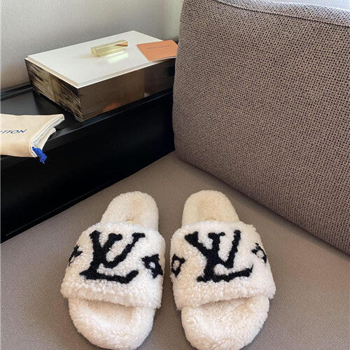 High Quality Luxury Louis Vuitton Wool Slippers – Style 65315 alternate view
