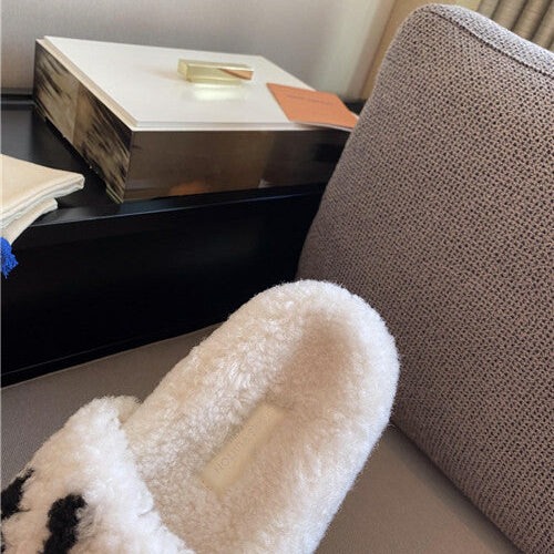High Quality Luxury Louis Vuitton Wool Slippers – Style 65315 product detail