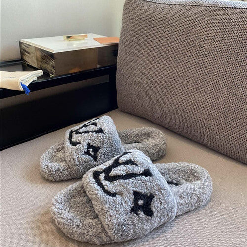 High Quality Luxury Louis Vuitton Wool Slippers – Style 32003